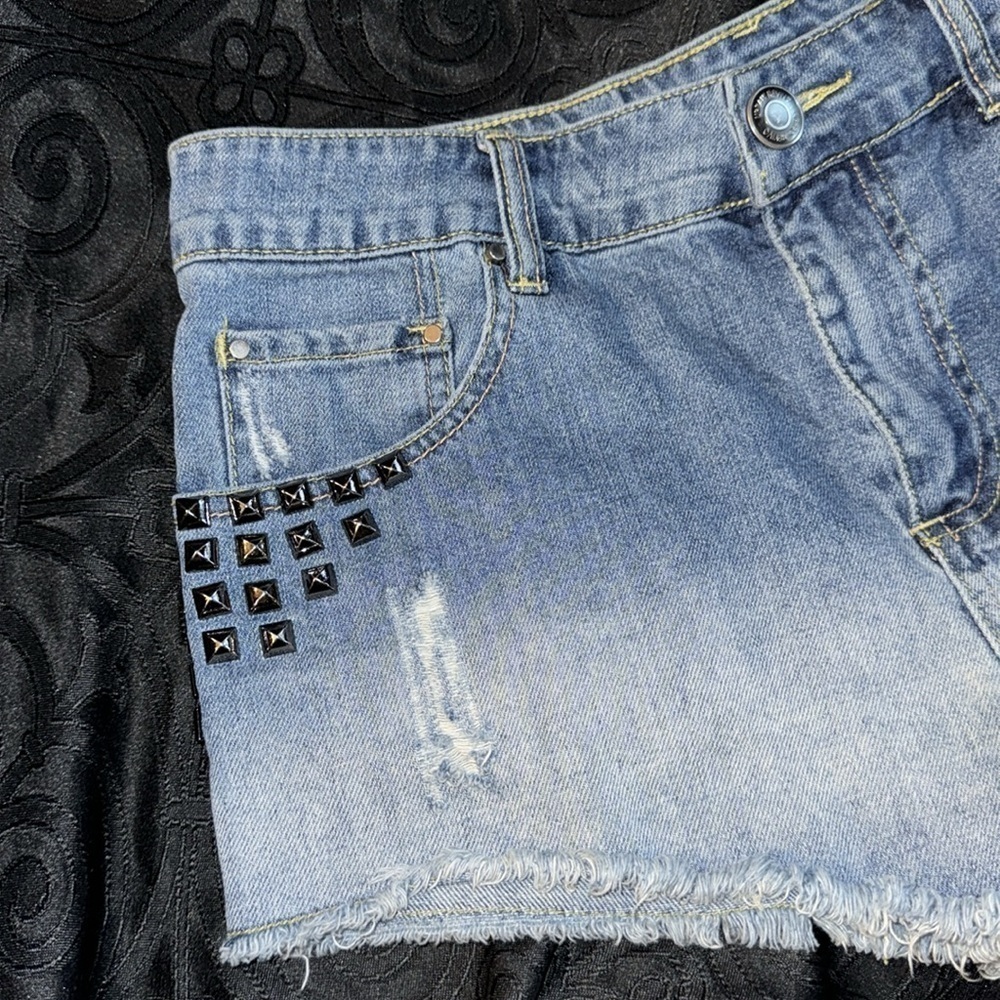 urban renewal denim studded damn shorts - Picture 3 of 8